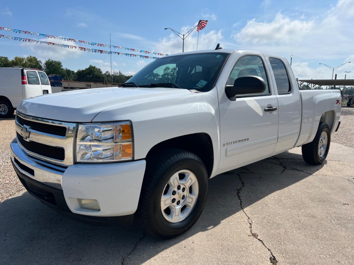2009 White /Gray Chevrolet Silverado 1500 LT (1GCEC29029Z) with an 5.3 V8 engine, Automatic transmission, located at 4520 Airline Hwy, Baton Rouge, LA, 70805, (225) 357-1497, 30.509325, -91.145432 - 2009 Chevy Silverado Ext Cab LT 2WD ***One Owner*** 5.3 V8 Gas, 152K Miles, Power Windows, Locks & Mirrors, Cold A/C, Tow Pkg. FOR INFO PLEASE CONTACT JEFF AT 225 357-1497 CHECK OUT OUR A+ RATING WITH THE BETTER BUSINESS BUREAU WE HAVE BEEN A FAMILY OWNED AND OPERATED BUSINESS AT THE SAME LOCATION - Photo#0